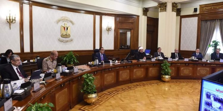 تيسيرات للعاملين بالخارج : الحكومة تسمح للمصريين بالخارج باستيراد سيارة دون جمارك مقابل مبلغ بالعملة الأجنبية