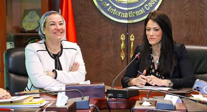 وزيرتا التعاون الدولي والبيئة تتابعان تنسيق الجهود المشتركة بشأن استعدادات مؤتمر المناخ COP27