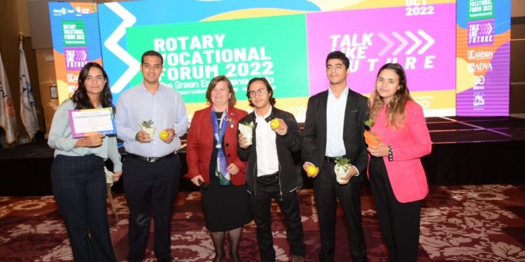 اطلاق «بلات فورم» لتدريب الشركات الناشئة ورواد الأعمال علي صياغة تقارير الاستدامة.. أبرز توصيات منتدى روتاري السادس للخدمة المهنية (صور)