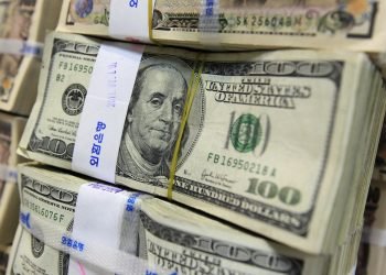 سعر الصرف يواصل الانخفاض و الدولار يكسر حاجز ال 24 جنيها في مستهل تعاملات الأحد