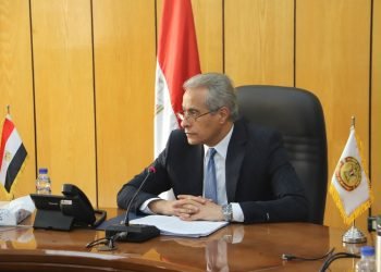 وزير القوى العاملة يلتقي العاملين بصندوق إعانات الطوارئ