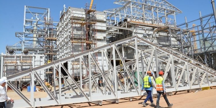 القوي العاملة في جولة ميدانية بشركة” كيما أسوان”..العمل مستقر ومستمر