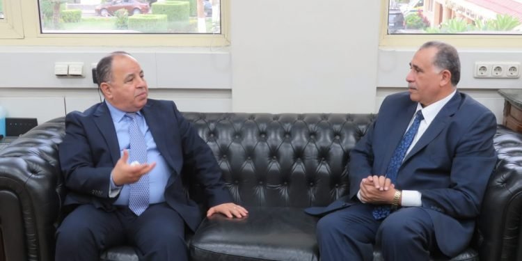 اجتماع وزير المالية ونقيب المحامين  بشأن التسجيل بمنظومة الفاتورة الالكترونية