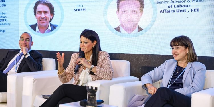 المشاط تُشارك في جلسة نقاشية لشركة القلعة حول دفع التحول الأخضر