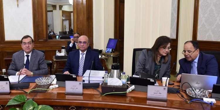 وزيرا التخطيط والمالية يستعرضان المؤشرات الأولية لأداء الاقتصاد المصري خلال الربع الأول للعام المالي الجاري وتفاصيل متابعة برنامج “صندوق النقد الدولي”