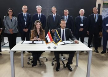 تعاون مشترك بين مايكروسوفت ووزارة الاتصالات لتطوير تقنيات قياس الانبعاثات الكربونية