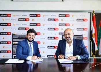 اتصالات مصر” توقع اتفاقية شراكة مع ” سولارايز إيجيبت| أمارنكو آند كو ” لتشغيل أبراج المحمول بالطاقة الشمسية