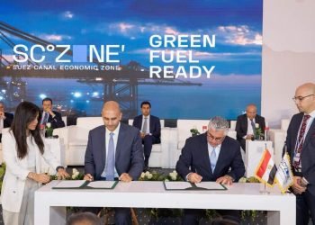 المنطقة الاقتصادية لقناة السويس توقع عقد “تنمية وتطوير منطقة صناعية” بميناء شرق بورسعيد