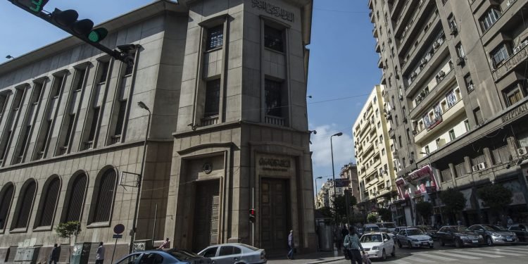 500 مليون دولار تراجعا في تحويلات العاملين بالخارج في 8شهور.. اعرف السبب