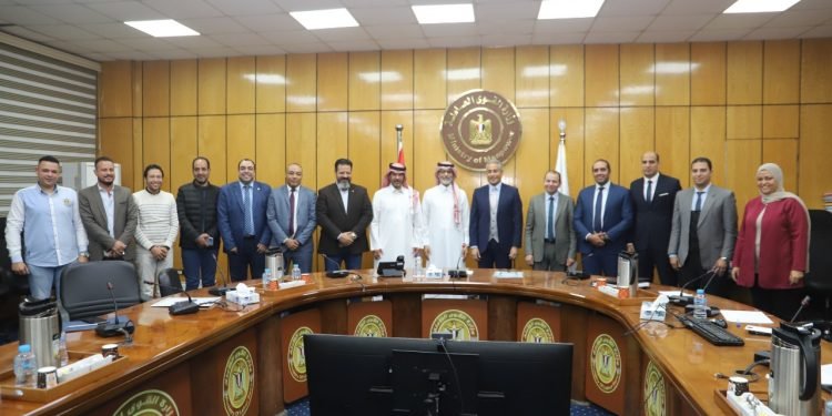 وزير القوي العاملة يبحث مع القنصل السعودي تنظيم سفر العمالة المصرية الموسمية خلال فترة الحج
