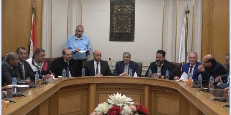 غرفة القاهرة تشكل شعبة “العمالة بالخارج”.. “المصري” رئيسًا “وهندي وفريد” نائبان بالتزكية (بالصور)