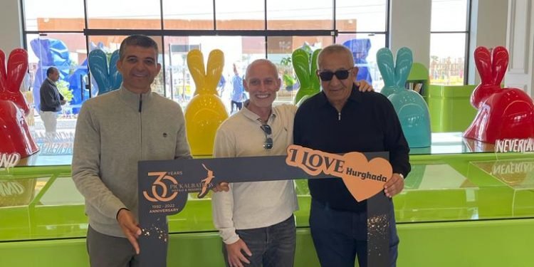 قبيل ساعات من الافتتاح الرسمي.. نيفر لاند تستقبل أكبر 5 شركات سياحية دولية بالغردقة