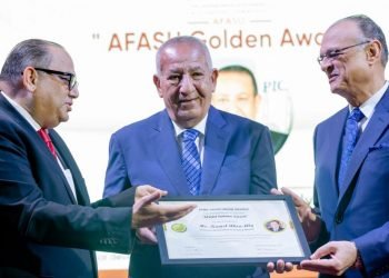 كامل أبو على : 11 الف عامل سبب الفوز بجائزة أفاسو الذهبية