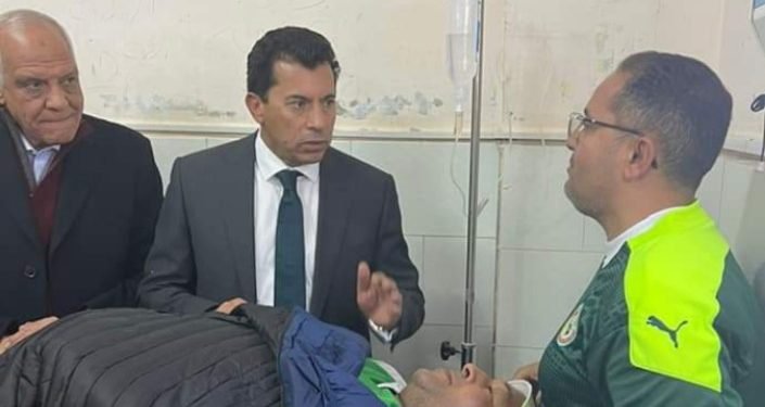 سقوط الإستاند بمدرج الصالة المغطاة بـ ٦ أكتوبر خلال مباراة الأهلي والاتحاد.. ووزير الشباب يزور مصابي الحادث