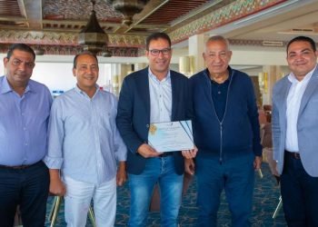 رجل الاعمال كامل ابو على يكرم مديرى العموم الفائزين بجوائز ادارة السمعة الالكترونية