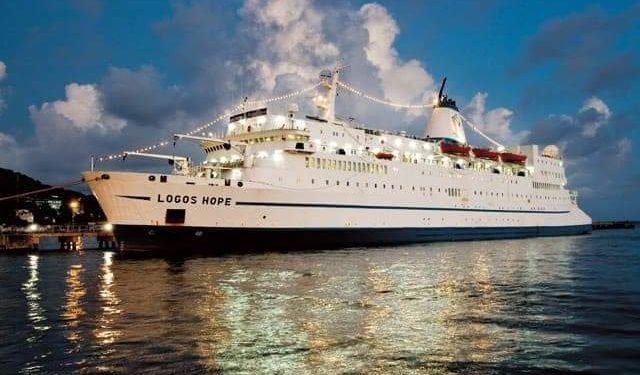 لأول مرة منذ 12 عامًا..أكبر مكتبة عائمة بالعالم تزور ميناء بورسعيد السياحي 4 يناير 2023 (بالصور)