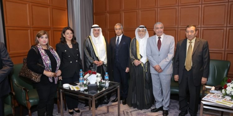 وزير القوى العاملة يشارك في  إنطلاق الأسبوع الكويتي ويلتقي السفير