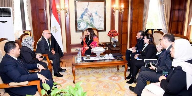وزيرة الهجرة تستقبل أحد اكبر المستثمرين المصريين بالسويد