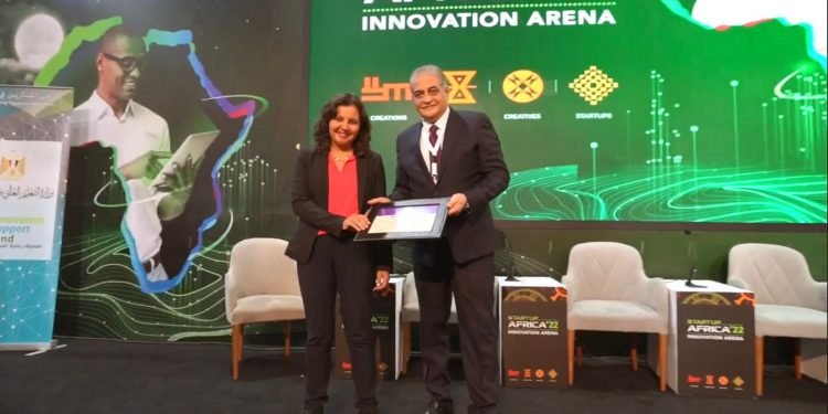 تكريم المدير التنفيذي لمبادرة رواد النيل الدكتورة هبة لبيب خلال معرض2022 Cairo ICT
