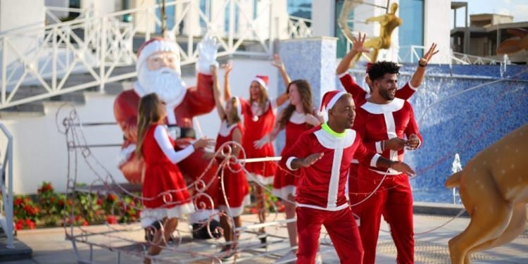 مجموعة بيك الباتروس تحتفل بأعياد الكريسماس مع كل جنسيات العالم
