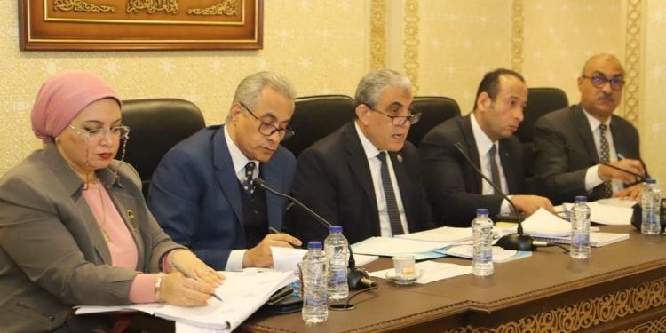“القوى العاملة بالبرلمان” توافق من حيث المبدأ على مشروع قانون العمل