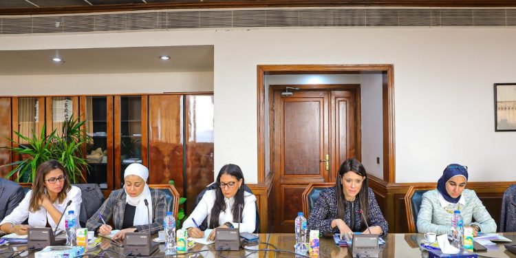 وزيرا التعاون الدولي والري يعقدان اجتماعًا موسعًا لبحث المشروعات المدرجة ضمن برنامج “نُوَفِّي”