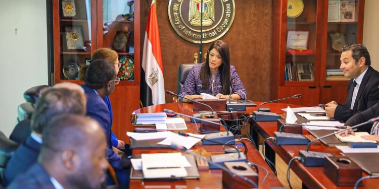 المشاط تلتقي المدير الإقليمي للنمو العادل والتمويل والمؤسسات بمجموعة البنك الدولي