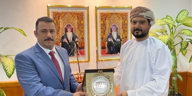 وزير الصناعة العُماني يُكرم «الجلاد» لجهوده في تعزيز التعاون بين مصر والسلطنة