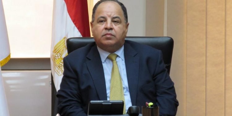 تعديل جديد في اعفاءات المسافرين و العائدين بلائحة الجمارك.. نص القرار