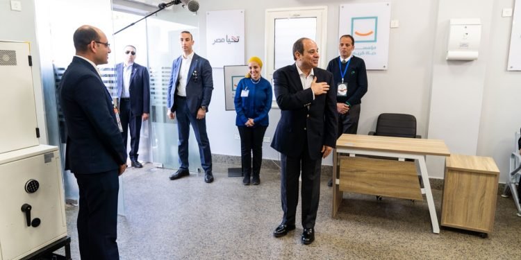 السيد الرئيس عبد الفتاح السيسي رئيس الجمهورية يتفقد مكتب بريد معصرة ملوي بمحافظة المنيا
