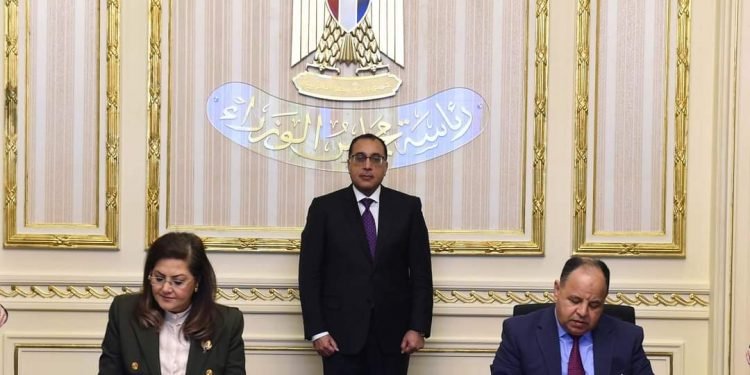 رئيس الوزراء يشهد مراسم توقيع بروتوكول تعاون بشأن برنامج الحوافز المادية بالمشروع القومي لتنمية الأسرة المصرية