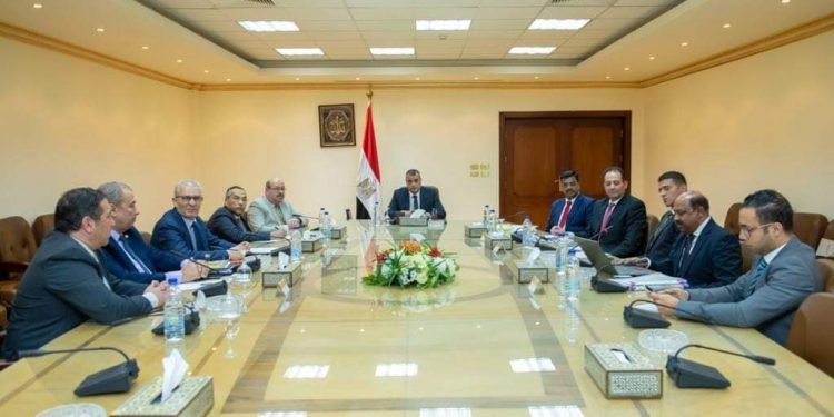 ” وزير الدولة للإنتاج الحربى” يبحث مع وفد شركة “فومتك الهندية” أوجه التعاون المشترك