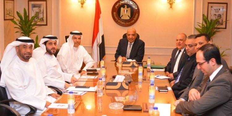 وزير قطاع الأعمال العام يستقبل الرئيس التنفيذي لـشركة “الإمارات العالمية للألمنيوم”