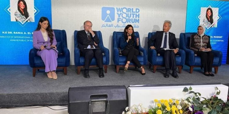 وزيرة التعاون الدولي تُشارك في جلسة نقاشية حول دور المجتمع الدولي في تقديم الإغاثة للدول واللاجئين في الدول المضيفة ضمن النسخة الخامسة من منتدى شباب العالم