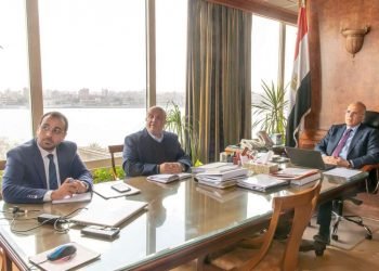 سويلم يتابع إجراءات التحول لإستخدام نظم الرى الحديث فى مزارع قصب السكر والبساتين والأراضى الرملية