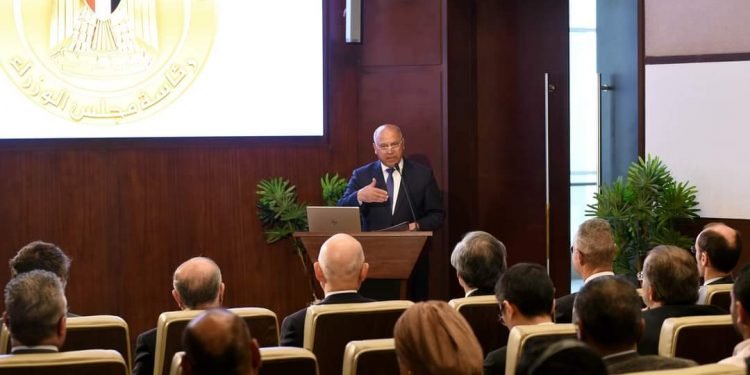 وزير النقل: حجم الاستثمارات الأجنبية المباشرة التي من المقرر أن يضخها التحالف بمحطتي الحاويات بميناء السخنة والدخيلة تقدر بقيمة 1.6 مليار دولار