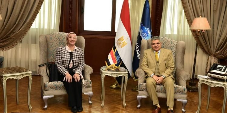 وزيرة البيئة تبحث مع الفريق أسامة ربيع سبل تعزيز الاقتصاد الأزرق وجهود تطوير وتنمية البحيرات المصرية بحثت الدكتورة