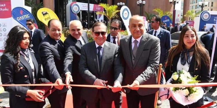 افتتاح أول مركز متنقل لتحويل وصيانة السيارات العاملة بالغاز الطبيعى