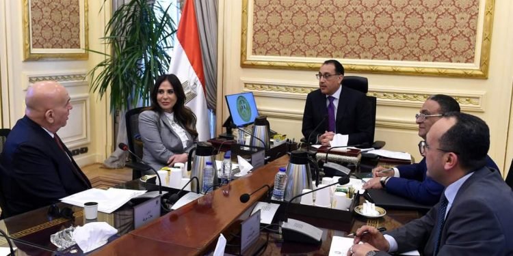 رئيس الوزراء يواصل سلسلة لقاءاته لمناقشة مقترحات برنامج رد الأعباء التصديرية الجديد
