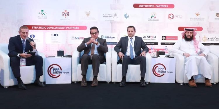 وزير الصحة يستعرض فرص الاستثمار في القطاع الصحي بمنتدى الشراكة بين القطاعين العام والخاص.