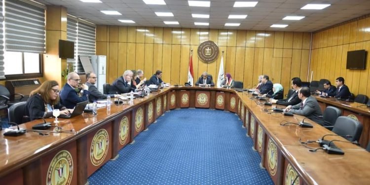وزير القوى العاملة يلتقي وفداً من”الإتحاد الأوروبي”..تعاون لتنمية مهارات العِمالة المصرية وتأهيلها لسوق العمل في أوروبا