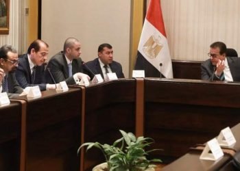 وزير الصحة يوجه بتشكيل لجنة من الكوادر الشبابية لمتابعة مشروع إنشاء معهد القلب الجديد