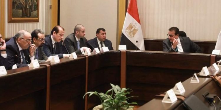 وزير الصحة يوجه بتشكيل لجنة من الكوادر الشبابية لمتابعة مشروع إنشاء معهد القلب الجديد