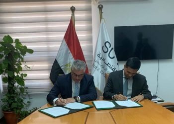 في إطار تشجيع وجذب الاستثمار بالموانئ اقتصادية قناة السويس توقع اتفاقية عمل مع شركة قناة السويس للحاويات