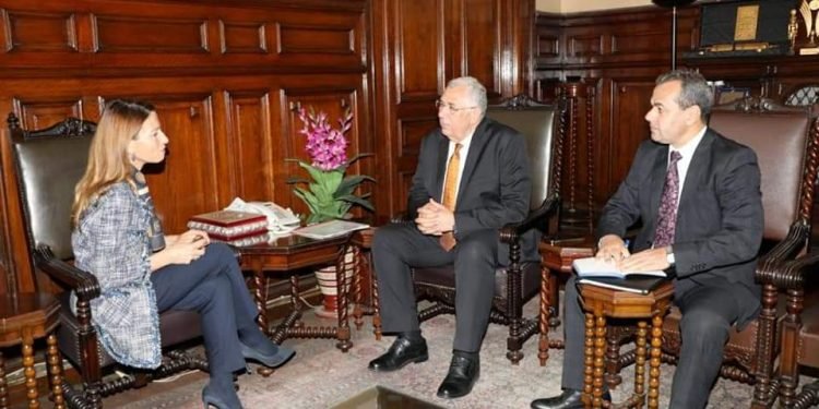 وزير الزراعة يبحث مع المدير الإقليمي لليونيسكو بالقاهرة التعاون في مجال تطوير الحدائق النباتية والمتاحف الزراعية وبناء قدرات صغار المزارعين