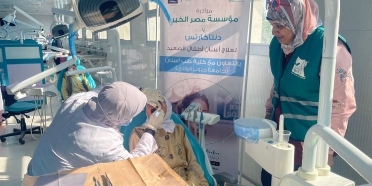 “دنتاكارتس ومصر الخير” تطلقان قافلة طبية جديدة بمحافظة قنا لعلاج أسنان 150 طفل في صعيد مصر مجانًا