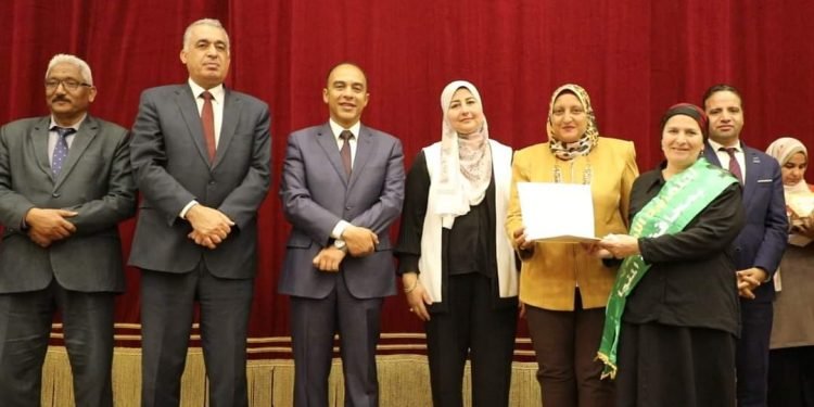 نائب محافظ المنيا يشهد حفل تكريم الأمهات المثاليات بالتعاون مع مؤسسة العربي لتنمية المجتمع  