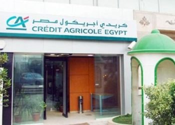 كريدي أجريكول يتراجع عن توزيع أرباح عن عام 2022