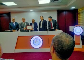 ” الاستعلامات ” تمنح الاعلامى فتحى السايح لقب الاب المثالى لهذا العام