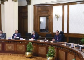 رئيس الوزراء يستكمل متابعة خطوات فض التشابكات المالية الحكومية بين “الكهرباء” و”البترول” و”المالية”